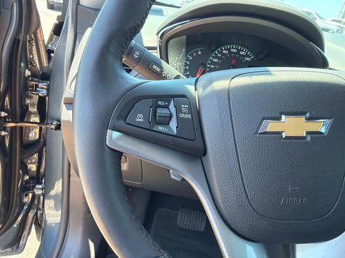 Used 2022 Chevrolet Trax LT w/ LT Convenience Package AWD/4WD image 26