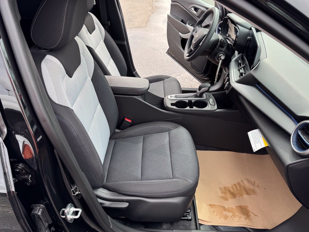 New 2026 Chevrolet Trax LS w/ LS Convenience Package FWD image 19
