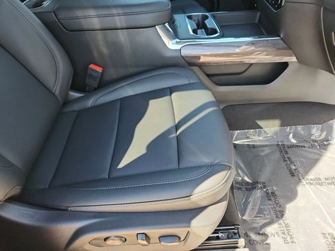 Used 2024 Chevrolet Silverado 2500 LTZ w/ LTZ Plus Package image 28