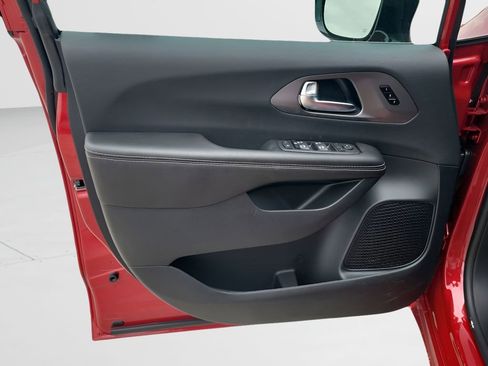 New 2026 Chrysler Pacifica Select image 40