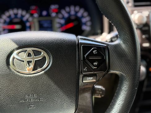 Used 2018 Toyota 4Runner TRD Off-Road AWD/4WD image 33