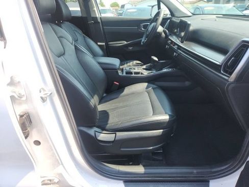 Used 2024 Kia Sorento S AWD/4WD image 15