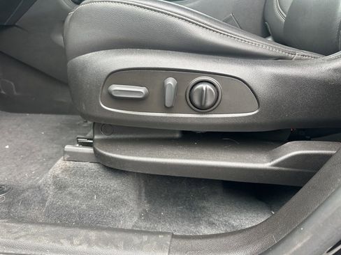 Used 2022 Chevrolet Traverse LT w/ Midnight/Sport Edition image 13