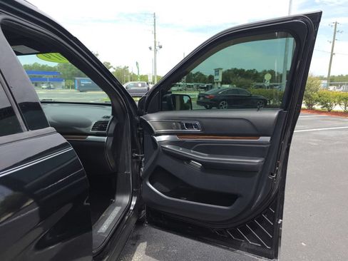 Used 2019 Ford Explorer Limited w/ Class III Trailer Tow Package FWD image 11