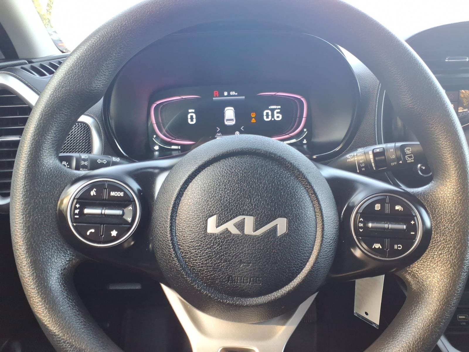 Used 2024 Kia Soul LX w/ LX Technology Package FWD image 24
