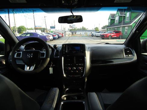 Used 2014 Dodge Grand Caravan SXT FWD image 13