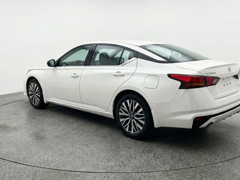 Used 2025 Nissan Altima 2.5 SV FWD image 6