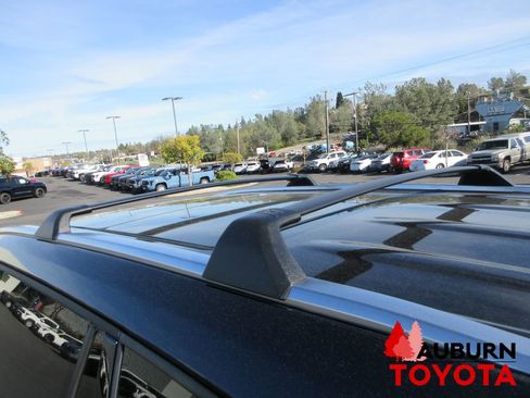 New 2026 Toyota Highlander Platinum image 9