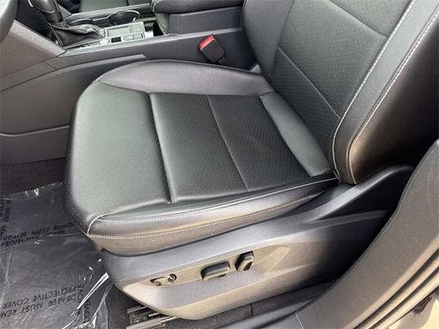 Certified 2023 Volkswagen Atlas SE image 13