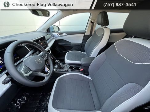 New 2025 Volkswagen Taos SE image 2