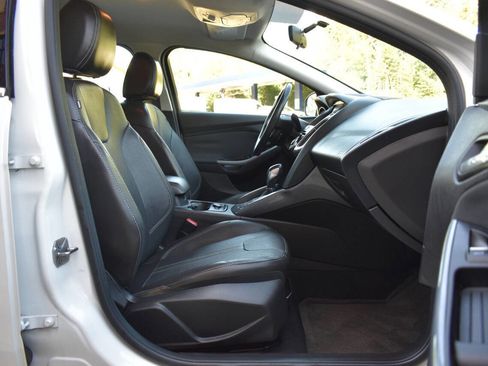 Used 2013 Ford Focus Titanium w/ Titanium Handling Pkg image 8