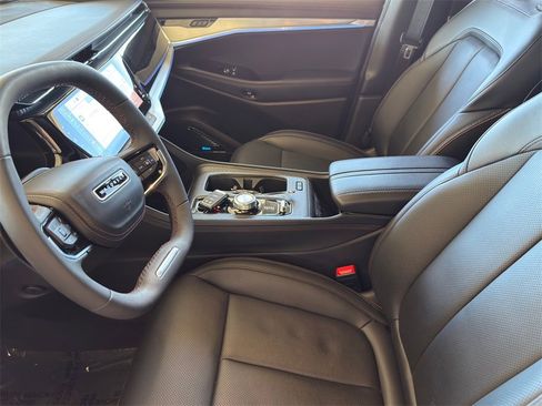 Used 2024 Jeep Wagoneer Launch Edition image 12