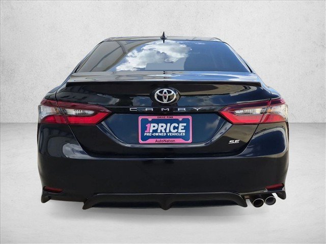 Used 2024 Toyota Camry SE w/ Cold Weather Package FWD image 7