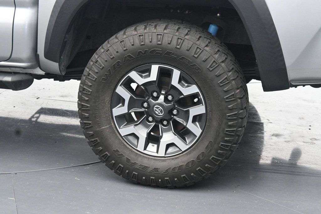 Used 2023 Toyota Tacoma TRD Off-Road w/ Technology Package AWD/4WD image 12