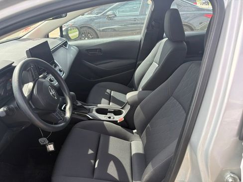 Used 2025 Toyota Corolla LE FWD image 2