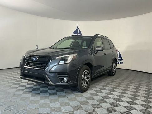 Used 2023 Subaru Forester Premium AWD/4WD image 3