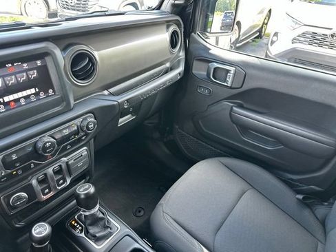 Used 2022 Jeep Wrangler Sport AWD/4WD image 24