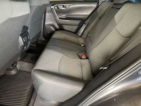 Used 2022 Toyota RAV4 XLE AWD/4WD image 21