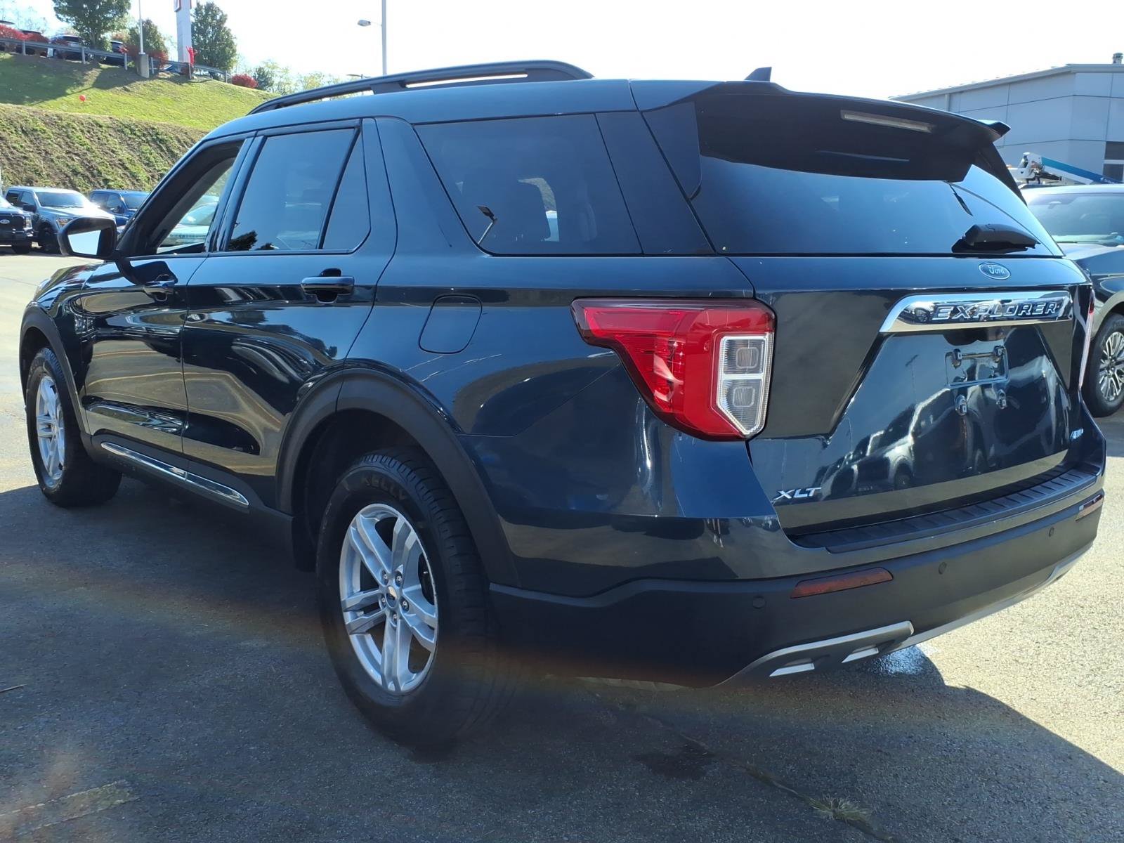 Used 2023 Ford Explorer XLT w/ Equipment Group 202A AWD/4WD image 5