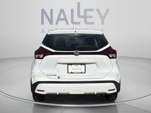 Used 2022 Nissan Kicks S FWD image 4