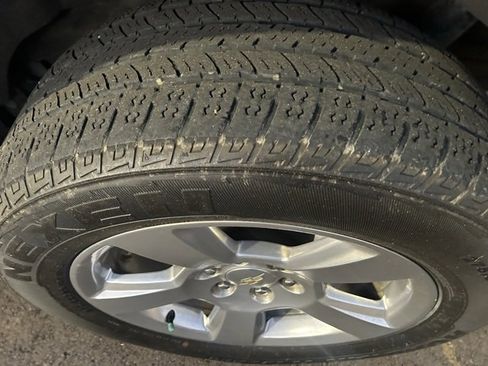 Used 2019 Chevrolet Tahoe LT image 3