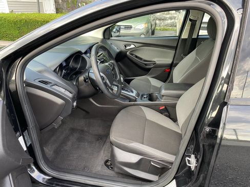 Used 2014 Ford Focus SE w/ SE Winter Package FWD image 10