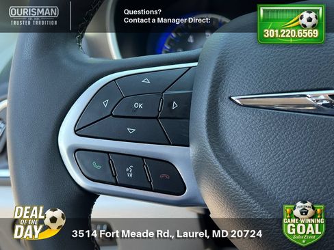 Used 2024 Chrysler Pacifica Touring-L FWD image 24