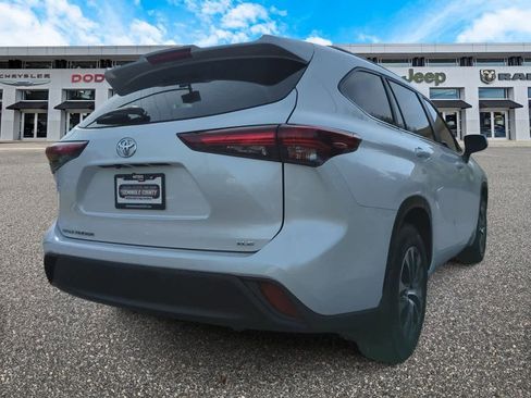 Used 2024 Toyota Highlander XLE image 8