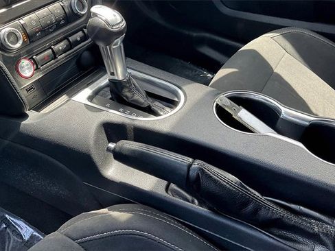 Certified 2022 Ford Mustang Convertible image 7