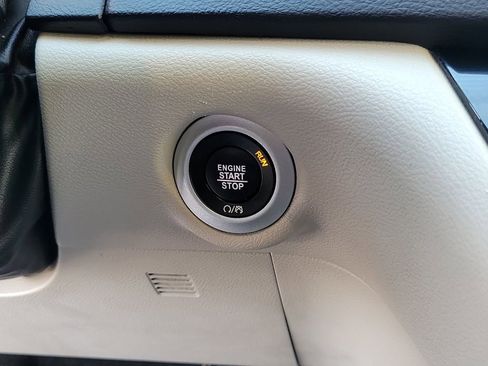 Certified 2023 Chrysler Pacifica Touring-L FWD image 13