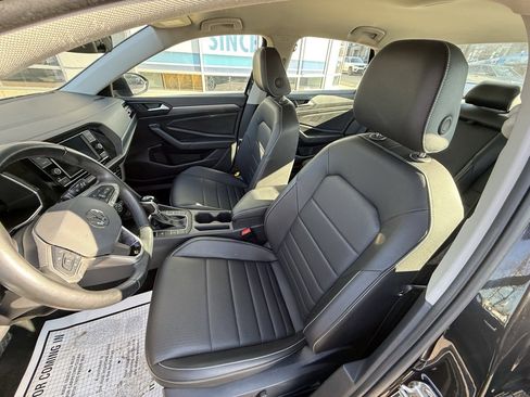 Used 2024 Volkswagen Jetta SE image 7