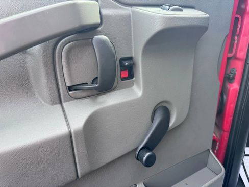 Used 2017 GMC Savana 3500 image 13