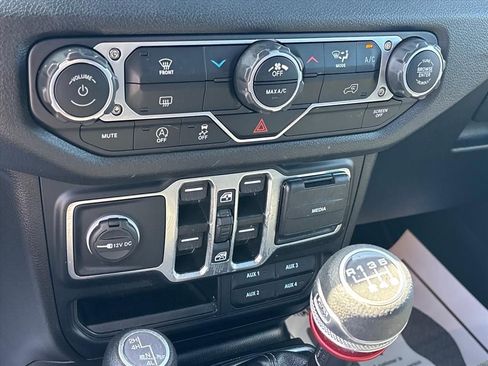 Used 2024 Jeep Wrangler Unlimited Sport AWD/4WD image 32