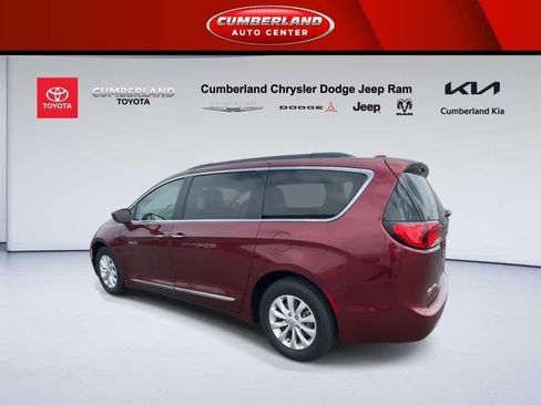 Used 2017 Chrysler Pacifica Touring-L image 6