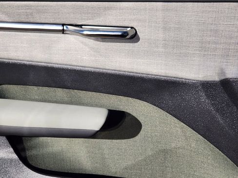 New 2025 Volvo EX30 Plus w/ Protection Package Premier image 13