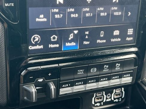Used 2024 RAM 2500 Limited AWD/4WD image 17