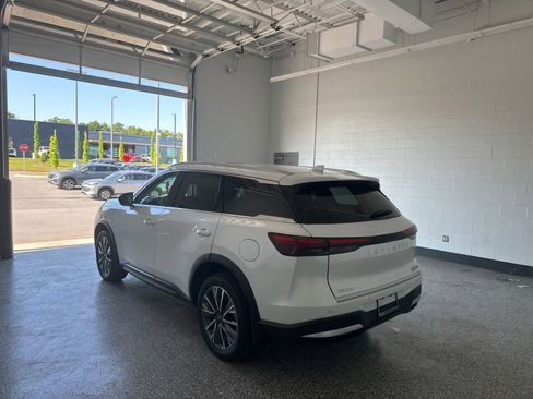 New 2027 INFINITI QX60 Luxe AWD/4WD image 2