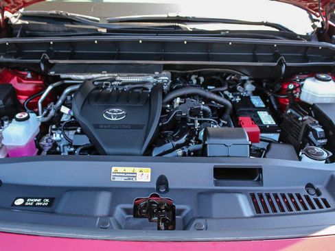 Certified 2025 Toyota Highlander LE FWD image 19