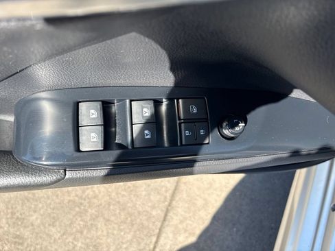 Used 2018 Toyota Camry SE FWD image 13