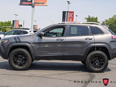 Used 2019 Jeep Cherokee Trailhawk w/ Comfort/Convenience Group AWD/4WD image 13