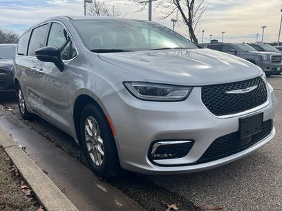 Used 2024 Chrysler Pacifica Touring-L