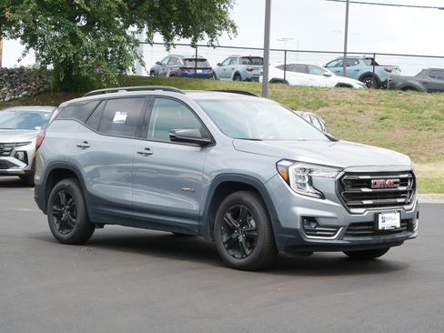 Used 2023 GMC Terrain AT4 AWD/4WD image 4