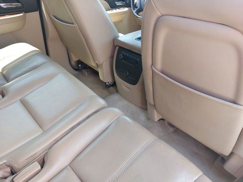 Used 2007 Chevrolet Suburban LTZ w/ LTZ Preferred Equipment Group AWD/4WD image 12