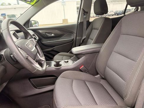 Used 2024 GMC Terrain SLE w/ Driver Convenience Package FWD image 5