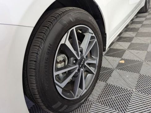 Used 2024 Kia Forte LXS image 9