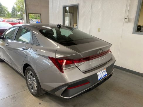 Used 2024 Hyundai Elantra SEL FWD image 3