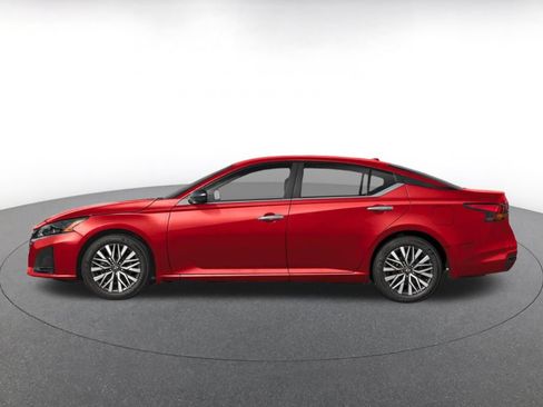 Used 2025 Nissan Altima 2.5 SV FWD image 3