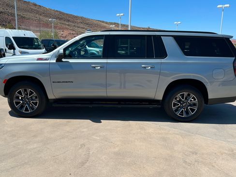 Used 2024 Chevrolet Suburban Z71 w/ Luxury Package AWD/4WD image 2