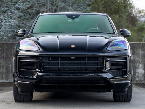 Certified 2025 Porsche Cayenne GTS image 8