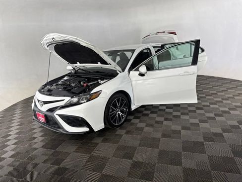 Used 2022 Toyota Camry SE FWD image 10